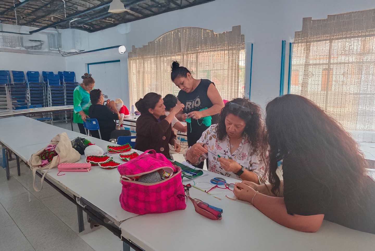 Manualidades y Amistad: Cuarta Jornada del Taller en JJVV 76 Flor del Inca