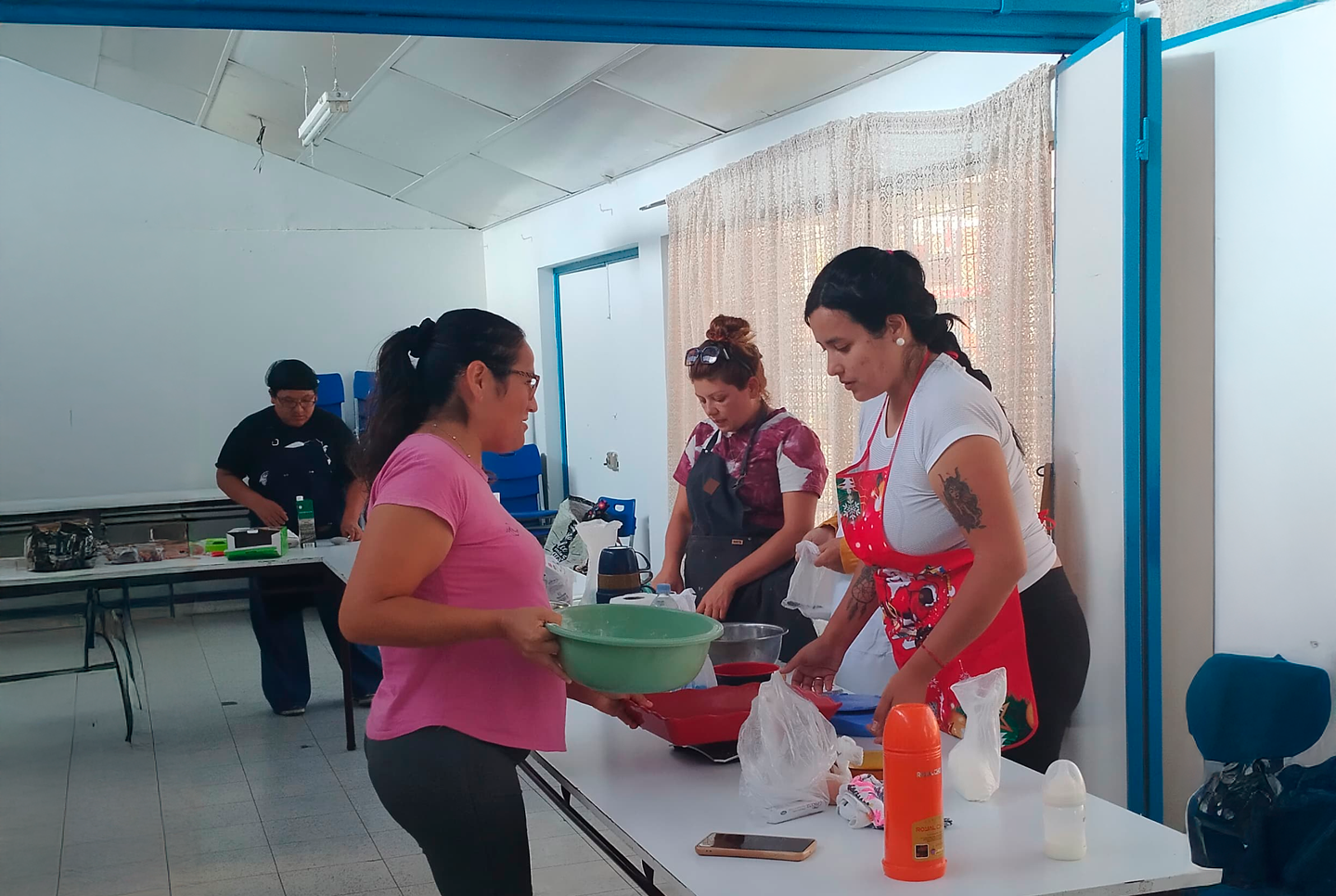 Artesanía Dulce en Comunidad: Sexto Taller de Repostería en la Junta de Vecinos 76