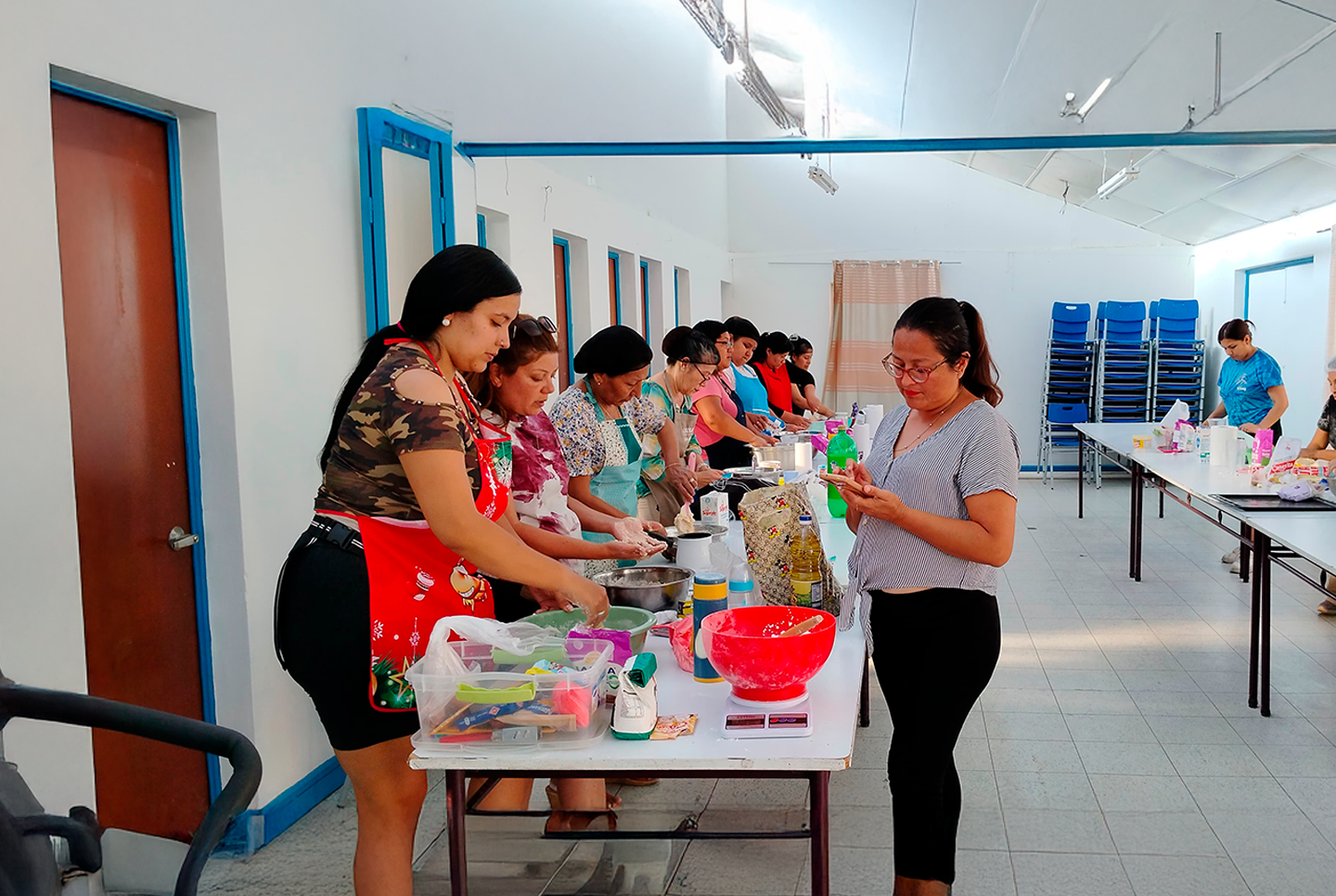 Empoderando a la Comunidad: Éxito en la 5ta Jornada de Repostería en la JJVV Flor del Inca